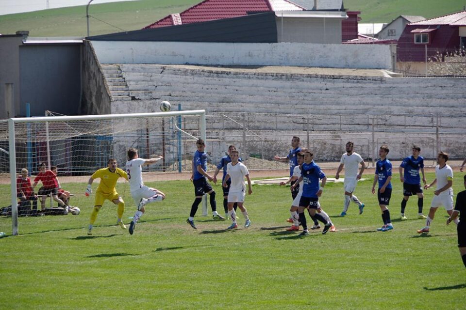 Rapid a ținut piept doar o repriză în fața liderului