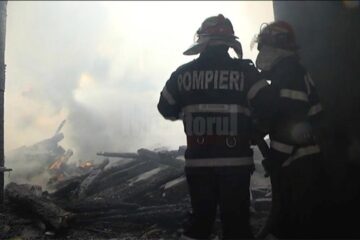 La fața locului au intervenit pompierii voluntari din Frătăuții Noi și Frătăuții Vechi, precum și pompieri militari de la Rădăuți