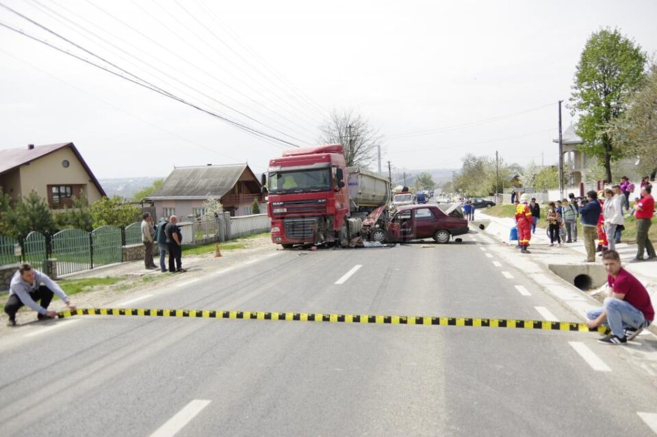Accident cu trei răniți, la Plopeni