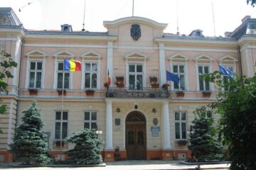 Primăria Rădăuți nu are nici primar, nici Consiliu Local, nici viceprimar și nici un secretar care ar putea să asigure conducerea municipiului. Foto: Wikipedia