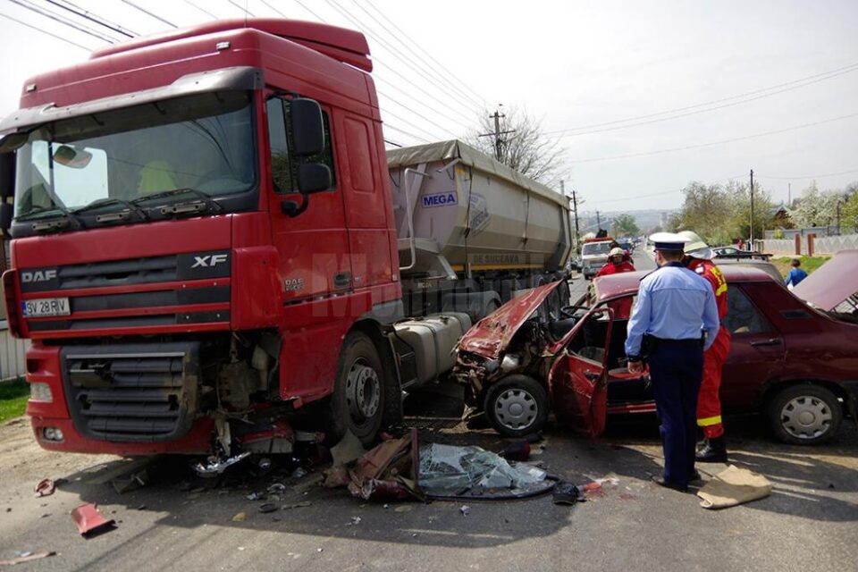 Dacia a fost grav avariată în partea din față