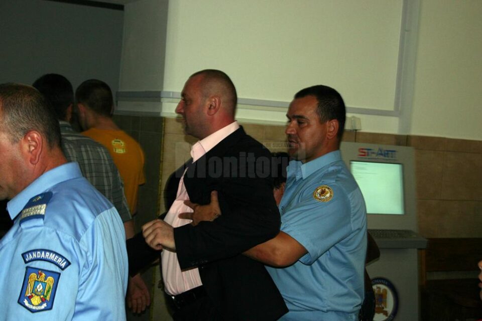 Fălticeneanul Cristian Iordache, fost polițist la Baia, Cornu Luncii și Cajvana, încătușat în Vrancea Fălticeneanul Cristian Iordache, fost polițist la Baia, Cornu Luncii și Cajvana, încătușat în Vrancea