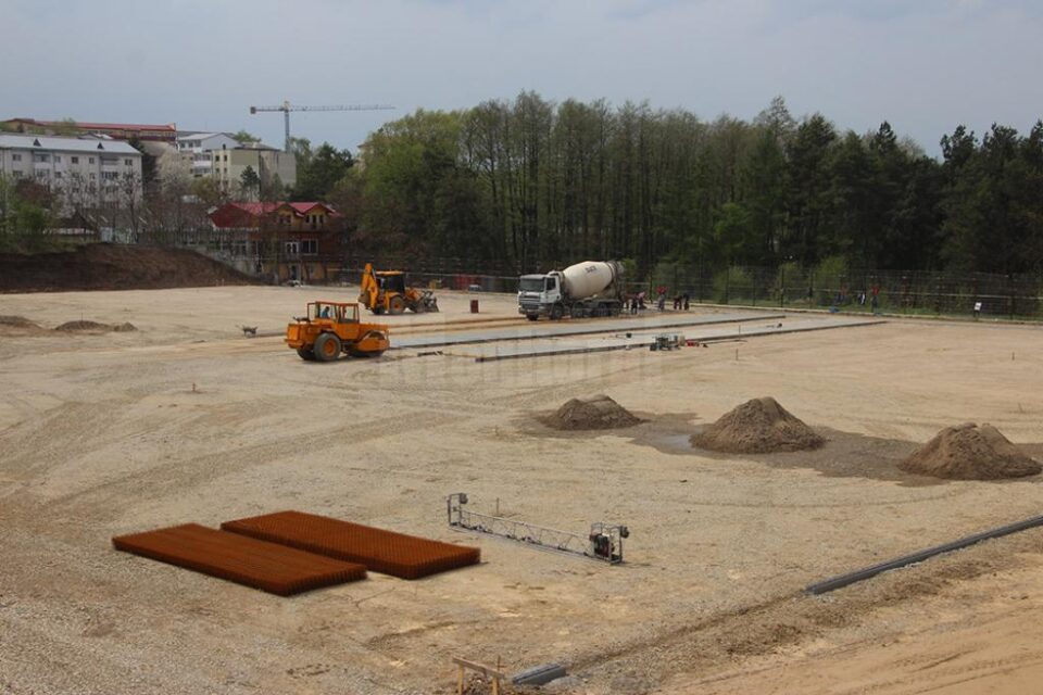 Într-o lună de zile, stratul de beton al stadionului va fi finalizat