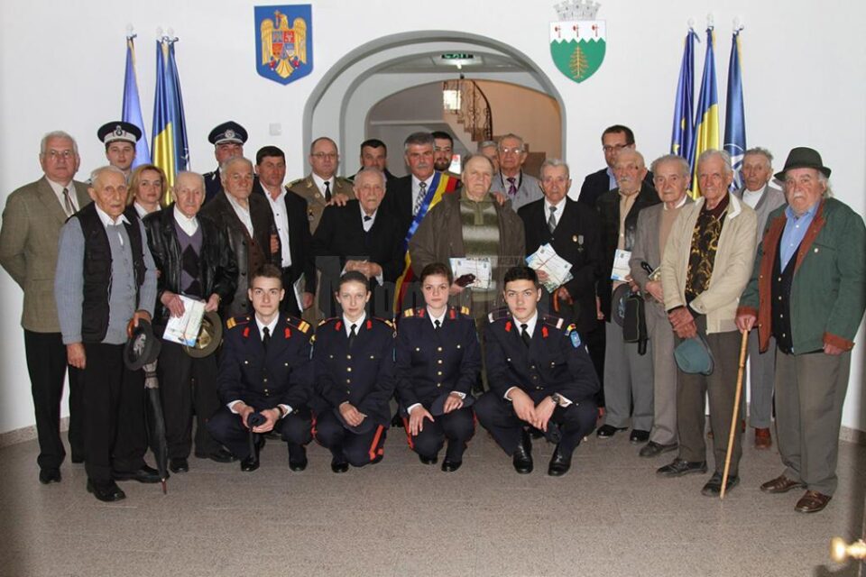 Primarul Mihăiță Negură i-a premiat pe veteranii din Câmpulung Moldovenesc