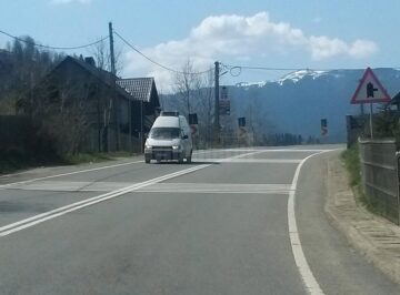 CNADNR a finalizat montarea sistemelor de avertizare în „curba morții” de la Prisaca Dornei
