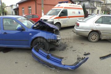 Autoturismul Volkswagen Golf în care erau cele două fetițe