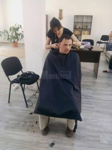 Tunsori și coafuri gratuite pentru beneficiarii Centrului de Recuperare “O Nouă Șansă” Todirești