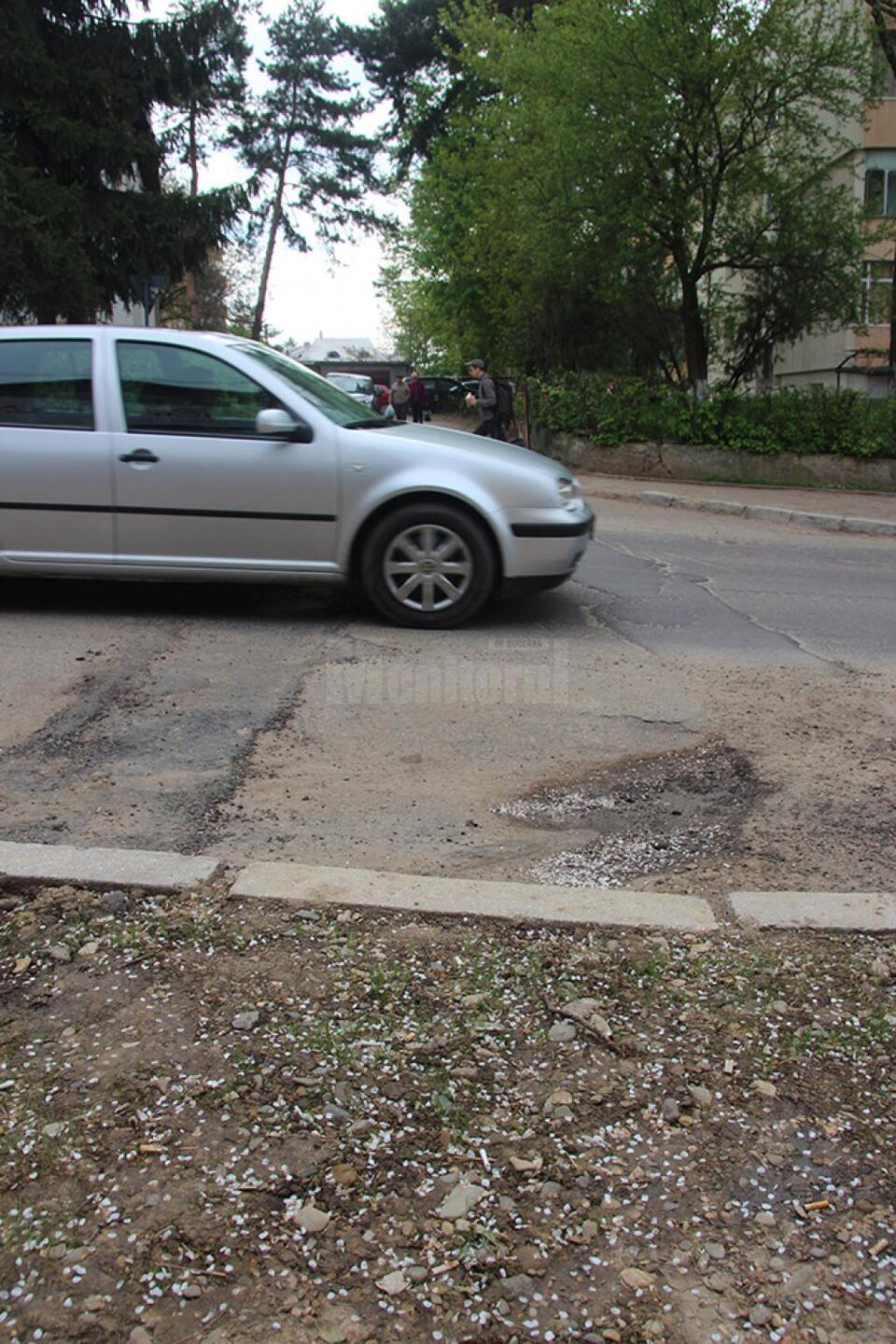 Strada Mărășești va fi refăcută cu covor asfaltic, dar lucrările neterminate ale celor de la Pfeiffer întârzie demararea asfaltării mult așteptate