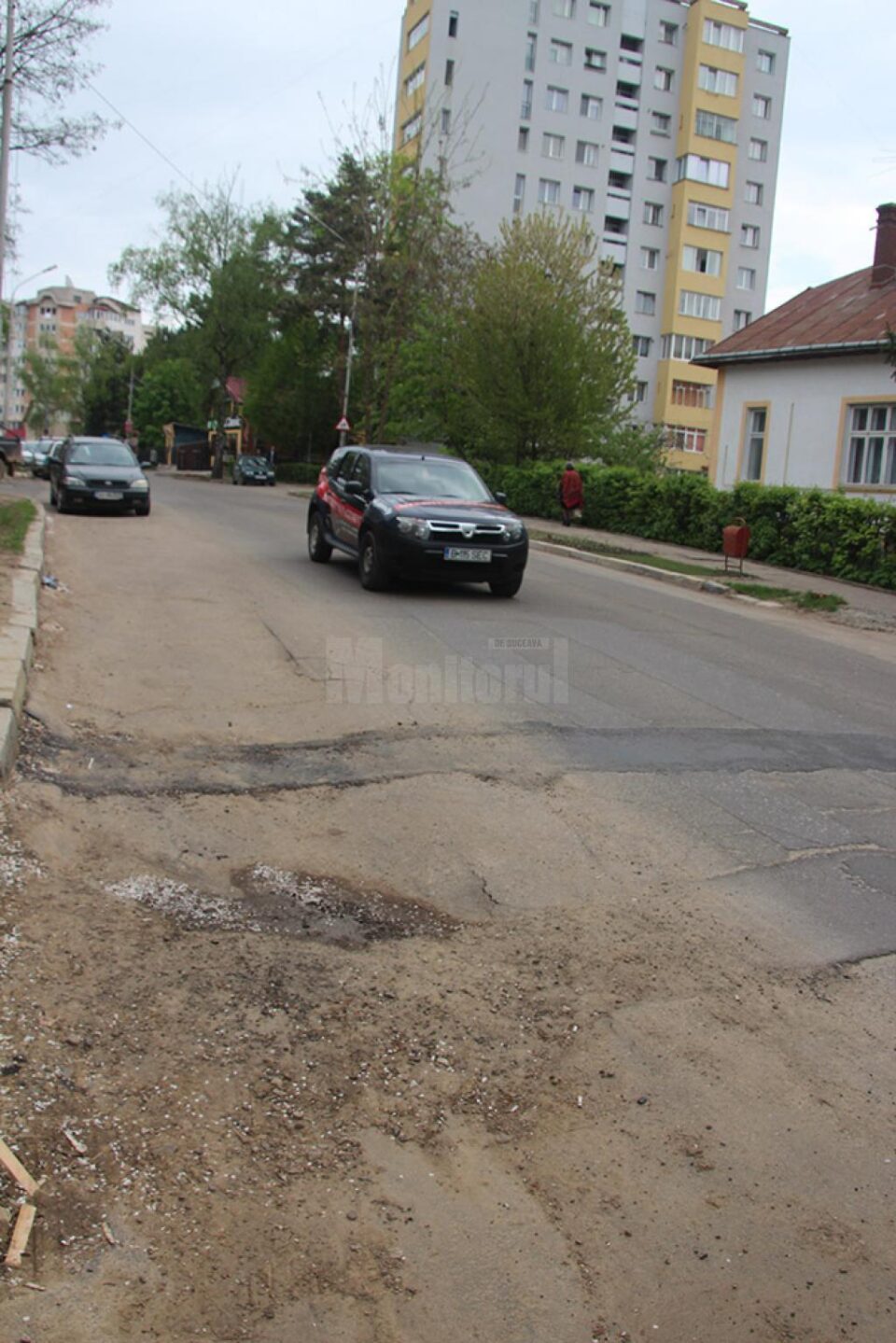 Strada Mărășești va fi refăcută cu covor asfaltic, dar lucrările neterminate ale celor de la Pfeiffer întârzie demararea asfaltării mult așteptate Strada Mărășești va fi refăcută cu covor asfaltic, dar lucrările neterminate ale celor de la Pfeiffer întârzie demararea asfaltării mult așteptate