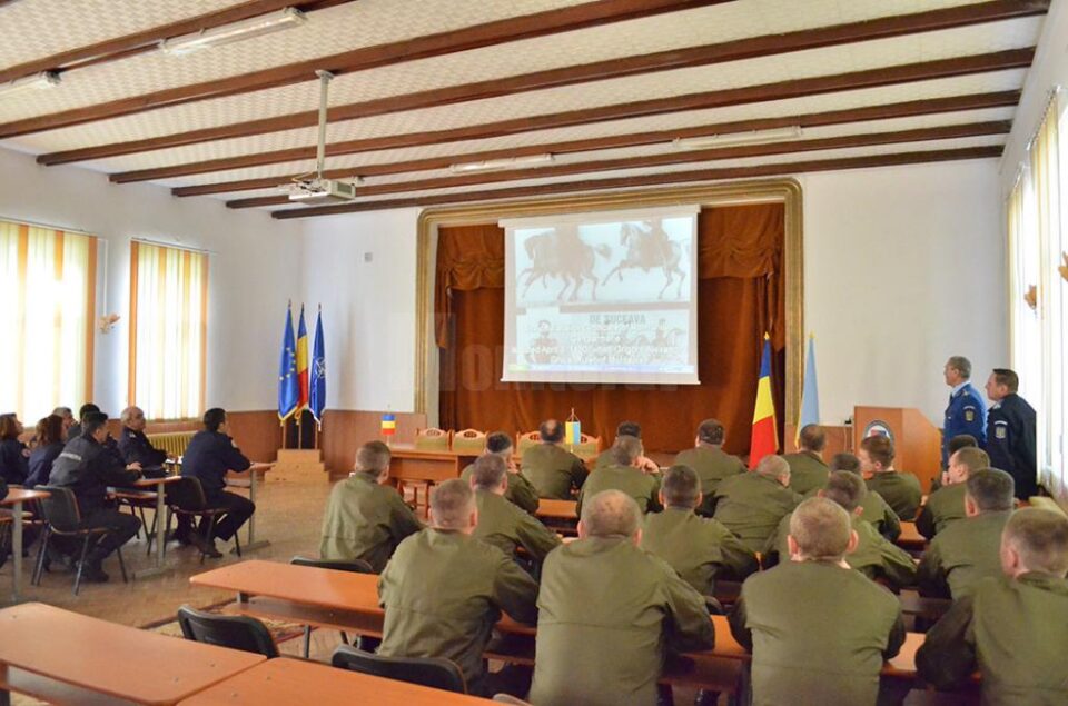 Un grup de militari ucraineni se antrenează la Școala de Jandarmi Fălticeni