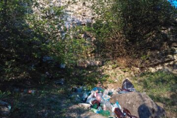 Mizeria care tronează printre ruine