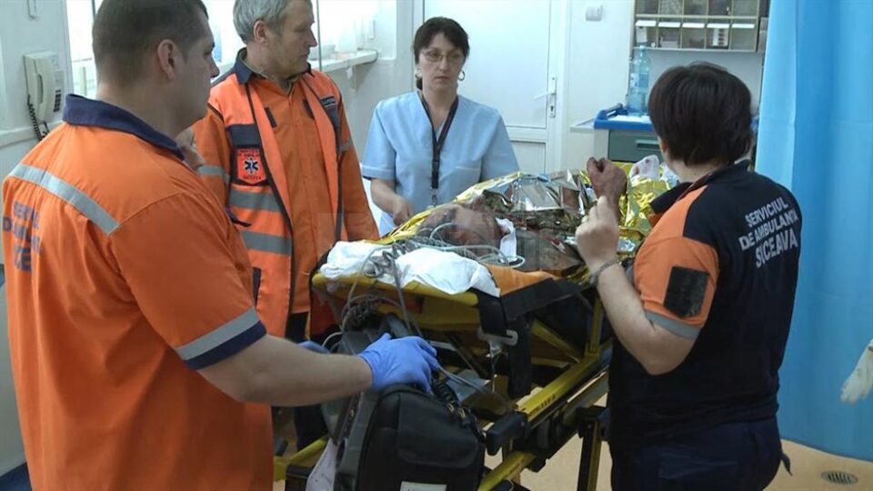 Bătrânul a ajuns în stare foarte gravă la spital după ce și-a dat foc