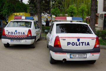 Noua mașină a Poliției vs. autospecialele cu platformă cu semnale luminoase și sonore