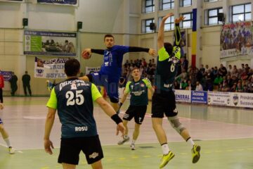 Universitarii au fost umiliți de arbitri în fața propriilor suporteri