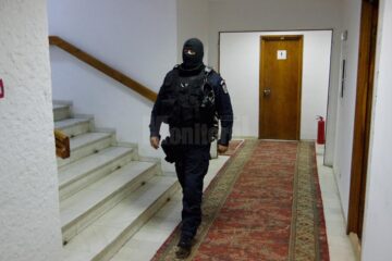 Jandarmii au fost prezenți ieri la sediul CJ Suceava timp de mai multe ore