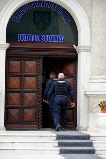 Jandarmii au fost prezenți ieri la sediul CJ Suceava timp de mai multe ore