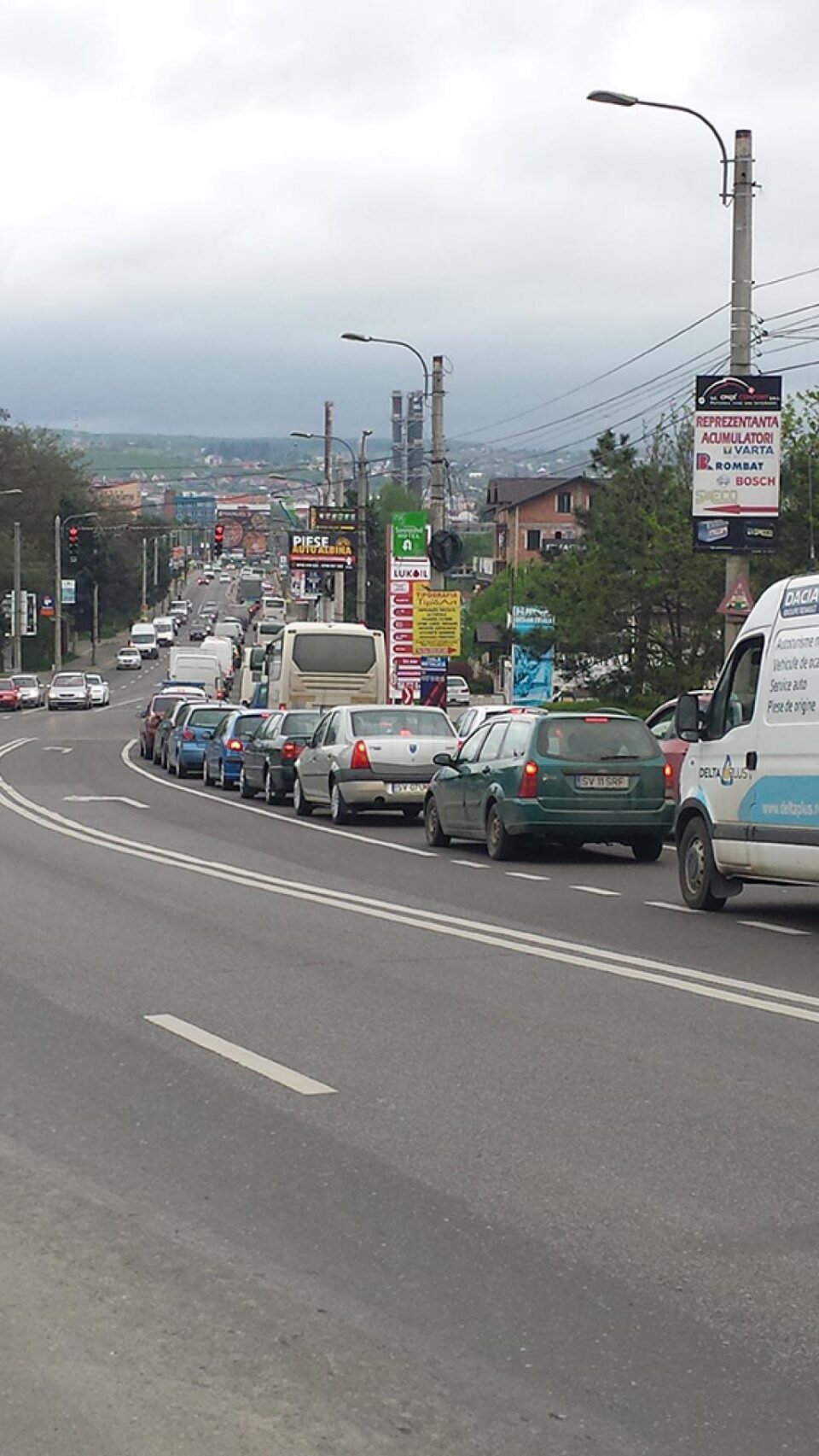 Trafic de coșmar pe principala arteră de circulație a Sucevei