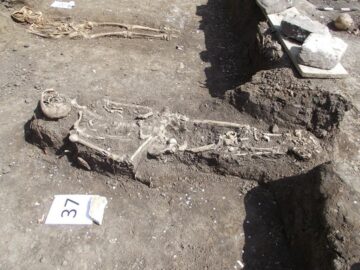 Extinderea suprafeței decopertate din cimitirul Bisericii „Sf. Simion” aduce noi dovezi de locuire a zonei înainte de a deveni necropolă