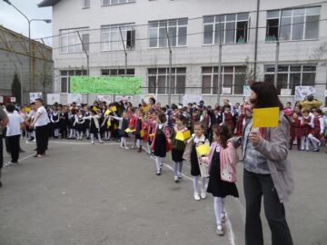 Elevii de la Școala Gimnazială „Miron Costin” au votat pentru educație
