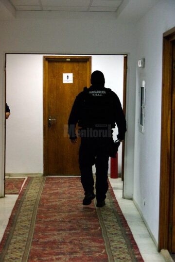 Jandarmii au fost prezenți ieri la sediul CJ Suceava timp de mai multe ore