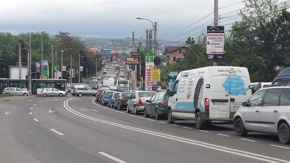 Trafic de coșmar pe principala arteră de circulație a Sucevei
