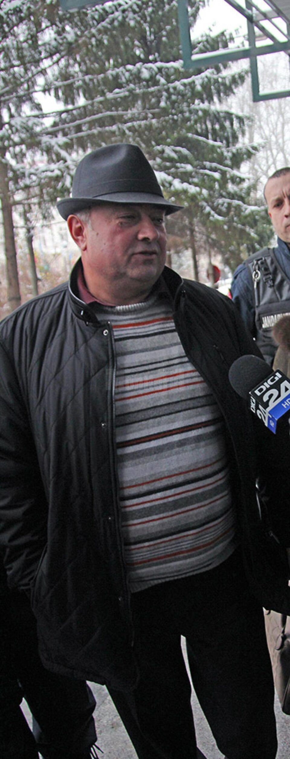 Săvel Botezatu se află momentan în arest la domiciliu, stare care se va menține până când magistrații instanței supreme se vor pronunța asupra eventualei contestații a DNA Săvel Botezatu se află momentan în arest la domiciliu, stare care se va menține până când magistrații instanței supreme se vor pronunța asupra eventualei contestații a DNA