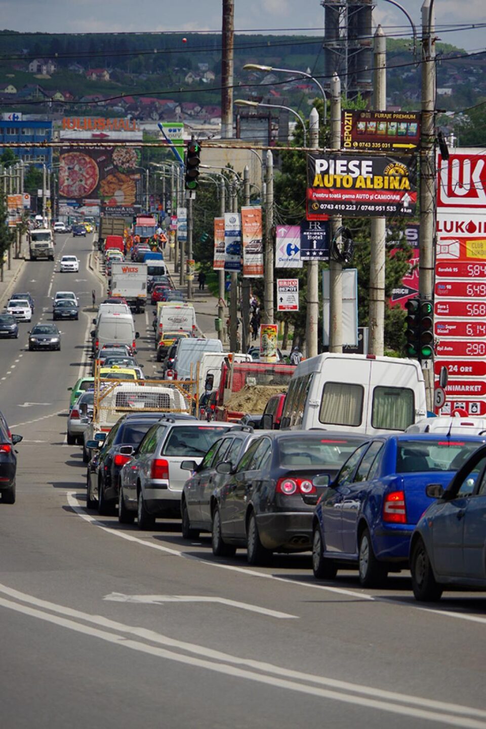 Traficul între centru și cartierul Burdujeni este foarte aglomerat