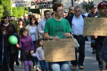 Aproape 500 de suceveni au protestat împotriva tăierilor ilegale de păduri