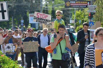 Defrisarile au scos aproape 500 de suceveni in strada