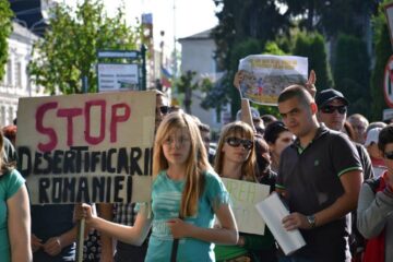 Aproape 500 de suceveni au protestat împotriva tăierilor ilegale de păduri