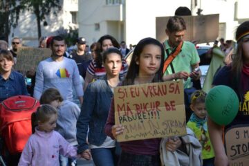 Defrisarile au scos aproape 500 de suceveni in strada