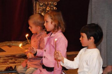 Care sunt primele cunoștințe religioase pe care trebuie să le predea părinții copiilor mici?