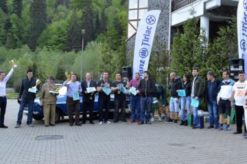 Suceveanul Dănuț Crainiciuc, al patrulea din stânga, la festivitatea de premiere Suceveanul Dănuț Crainiciuc, al patrulea din stânga, la festivitatea de premiere