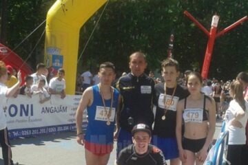 Cei patru medaliați, alături de antrenorul Cristian Prâsneac