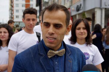 Peste o mie de tineri au ieșit ieri pe străzile Sucevei pentru a protesta împotriva violenței, drogurilor și tutunului
