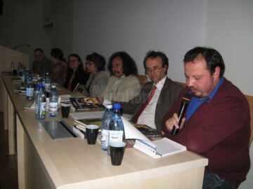 Vasile Tudor, singur printre robe și poetica tăcerii