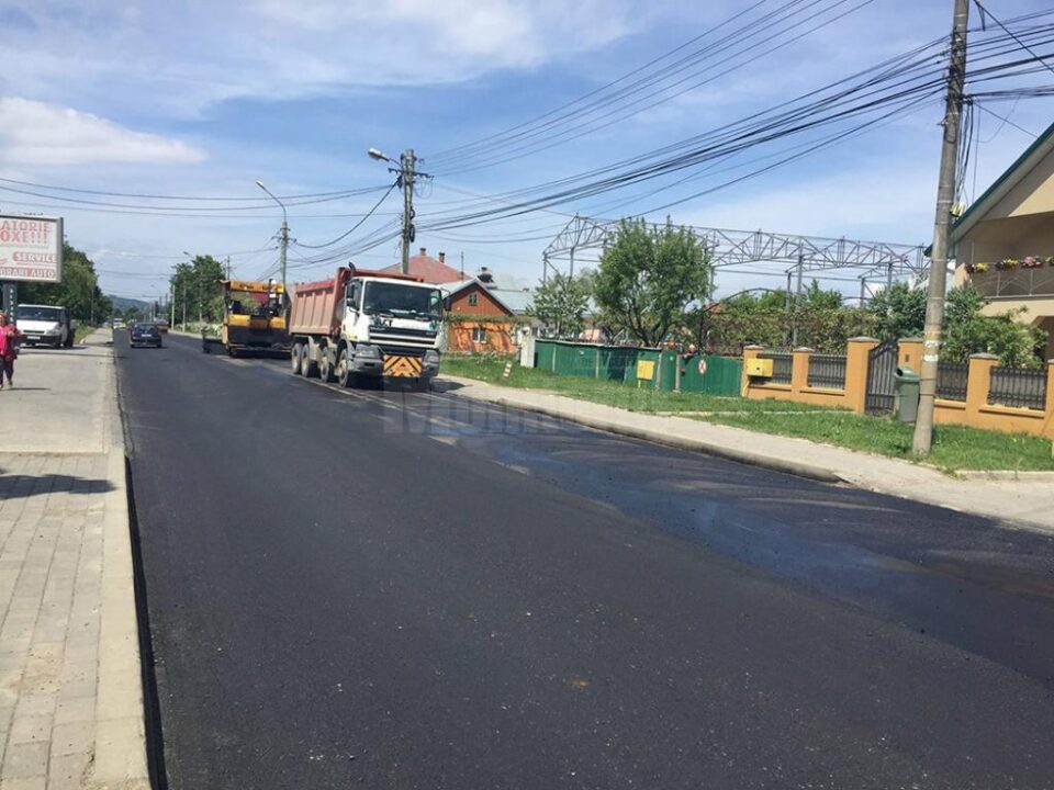 Strada Gheorghe Doja, care face legătura între cartierele Burdujeni și Ițcani, a început să fie refăcută de Primăria Suceava cu covor asfaltic