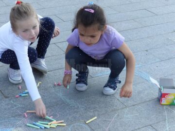 Ateliere de jocuri, desene ale copilăriei și aproape 2.000 de lampioane cercetășești, la Festivalul Luminii organizat la Suceava