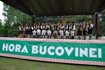 Hora Bucovinei de anul acesta a atras un număr record de vizitatori