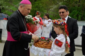 Deputatul Ghervazen Longher cu PS Petru Gherghel, episcop de Iași