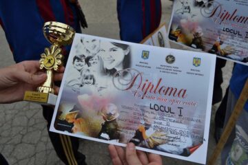 Zeci de elevi de gimnaziu și liceu, pompieri pentru o zi