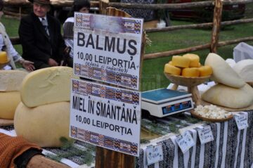 Hora Bucovinei de anul acesta a atras un număr record de vizitatori