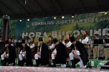 Hora Bucovinei de anul acesta a atras un număr record de vizitatori