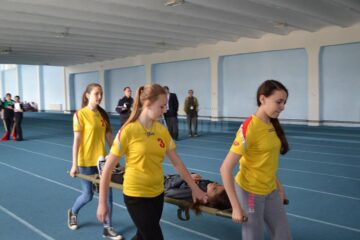 Zeci de elevi de gimnaziu și liceu, pompieri pentru o zi