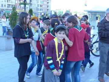 Ateliere de jocuri, desene ale copilăriei și aproape 2.000 de lampioane cercetășești, la Festivalul Luminii organizat la Suceava