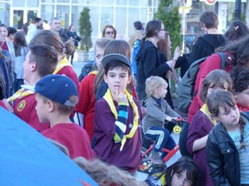 Ateliere de jocuri, desene ale copilăriei și aproape 2.000 de lampioane cercetășești, la Festivalul Luminii organizat la Suceava