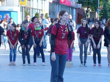 Ateliere de jocuri, desene ale copilăriei și aproape 2.000 de lampioane cercetășești, la Festivalul Luminii organizat la Suceava