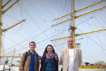 Studenții laureați alături de universitarul Radu Pentiuc