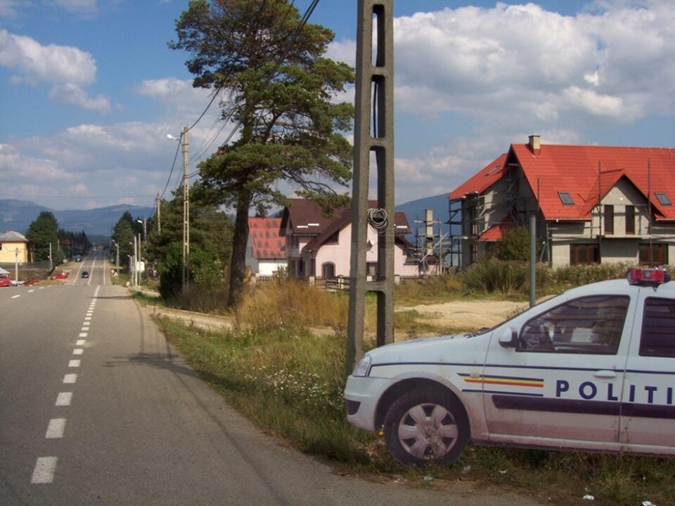 Poliția a solicitat o expertiză privind calitatea asfaltului de pe DN 17, în zona de munte