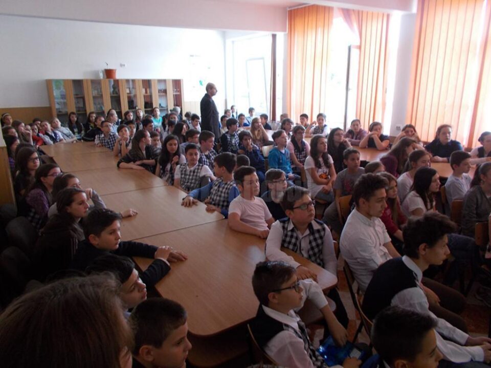 Elevii Școlii Gimnaziale Nr. 4 Suceava au învățat despre reciclarea deșeurilor